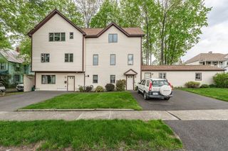 7-11 Phillips St, Greenfield, MA 01301