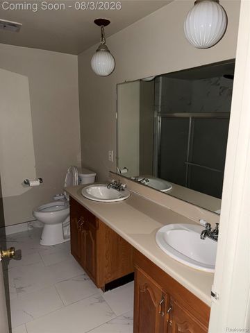 38129 Jamestown Drive, Sterling Heights, MI 48312