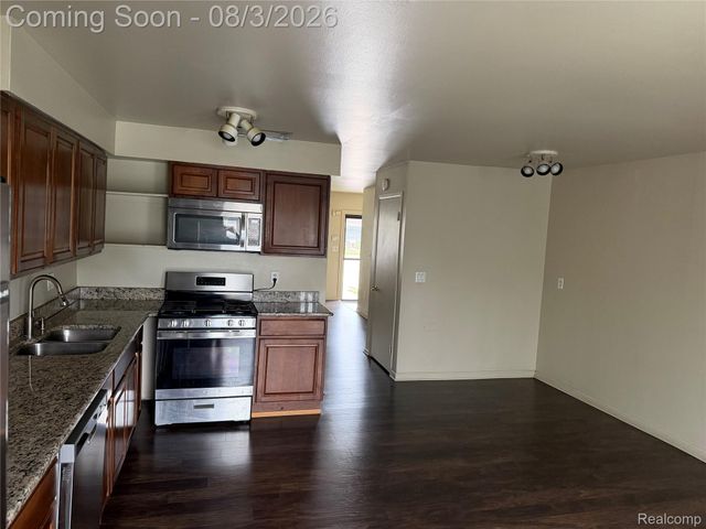 38129 Jamestown Drive, Sterling Heights, MI 48312