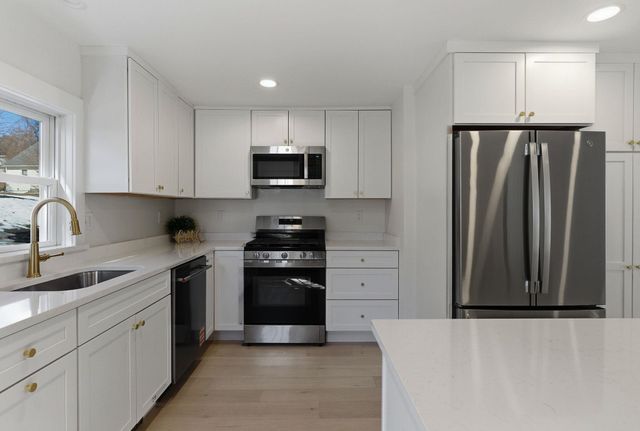 47 MILLVILLE Street, Salem, NH 03079