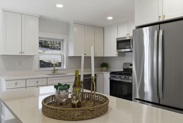 47 MILLVILLE Street, Salem, NH 03079