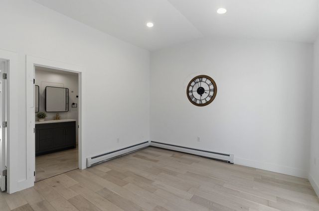 47 MILLVILLE Street, Salem, NH 03079