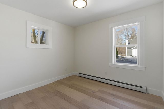 47 MILLVILLE Street, Salem, NH 03079