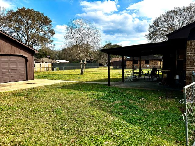 615 Roene Lane, West Columbia, TX 77486