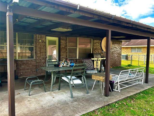 615 Roene Lane, West Columbia, TX 77486