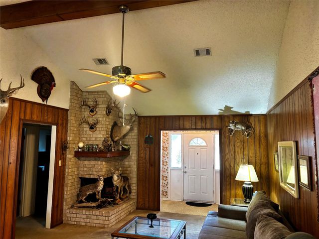 615 Roene Lane, West Columbia, TX 77486