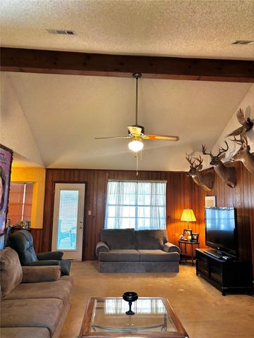 615 Roene Lane, West Columbia, TX 77486