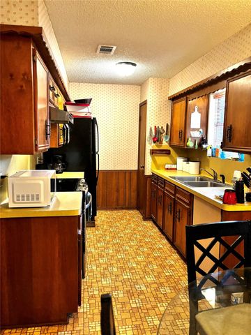 615 Roene Lane, West Columbia, TX 77486