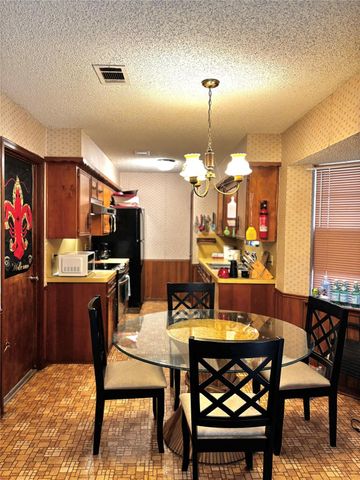 615 Roene Lane, West Columbia, TX 77486