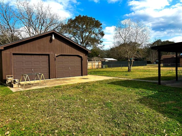615 Roene Lane, West Columbia, TX 77486