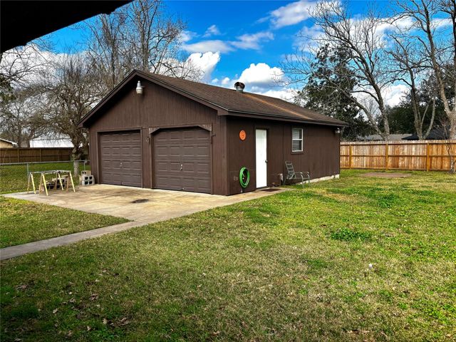 615 Roene Lane, West Columbia, TX 77486