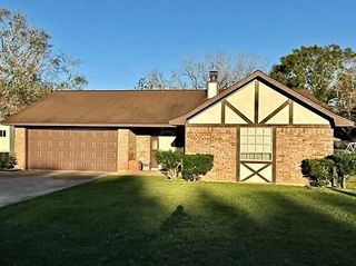 615 Roene Lane, West Columbia, TX 77486