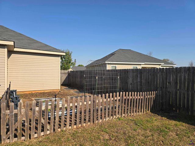 216 Winsted Court, Perry, GA 31069