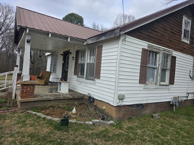 1264 Indian Creek Rd, Mc Ewen, TN 37101