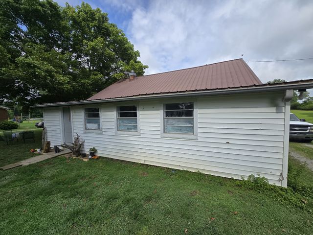 1264 Indian Creek Rd, Mc Ewen, TN 37101