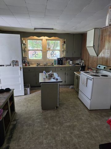 1264 Indian Creek Rd, Mc Ewen, TN 37101