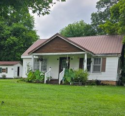 1264 Indian Creek Rd, Mc Ewen, TN 37101