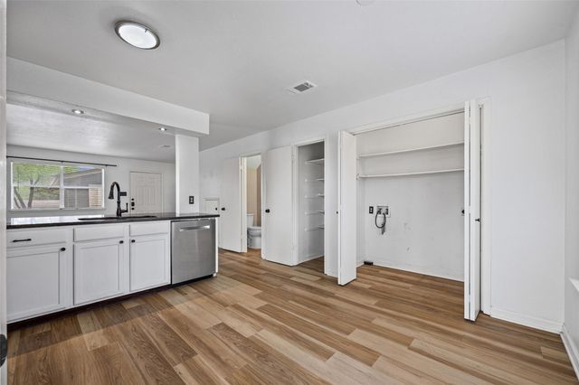 8100 Dunn ST B, Austin, TX 78745