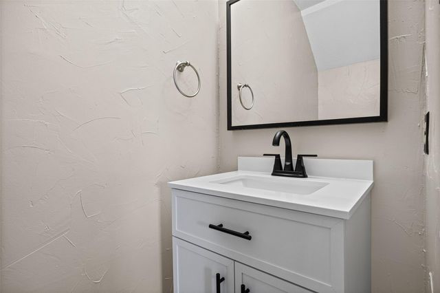 8100 Dunn ST B, Austin, TX 78745