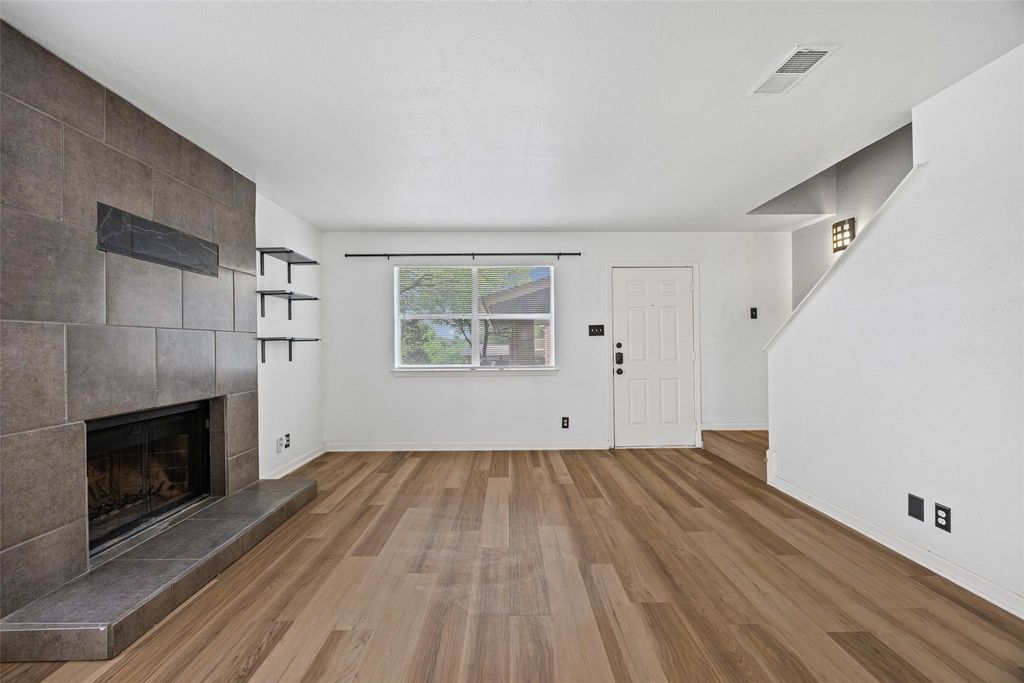 8100 Dunn ST B, Austin, TX 78745