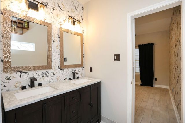 7985 Saint Louis Street, Houston, TX 77028