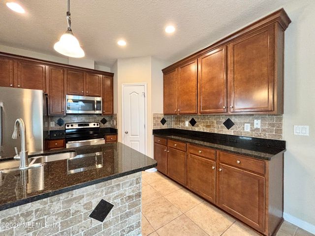 850 QUIET STONE Lane, Orange Park, FL 32065