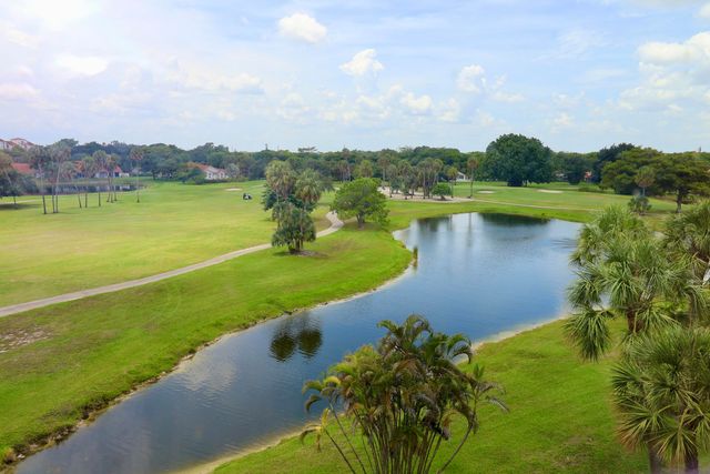 3980 OAKS CLUBHOUSE Drive 511, Pompano Beach, FL 33069