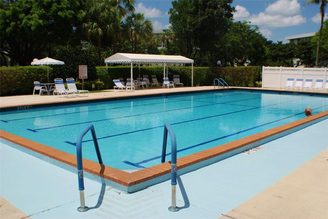 3980 OAKS CLUBHOUSE Drive 511, Pompano Beach, FL 33069
