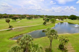 3980 OAKS CLUBHOUSE Drive 511, Pompano Beach, FL 33069