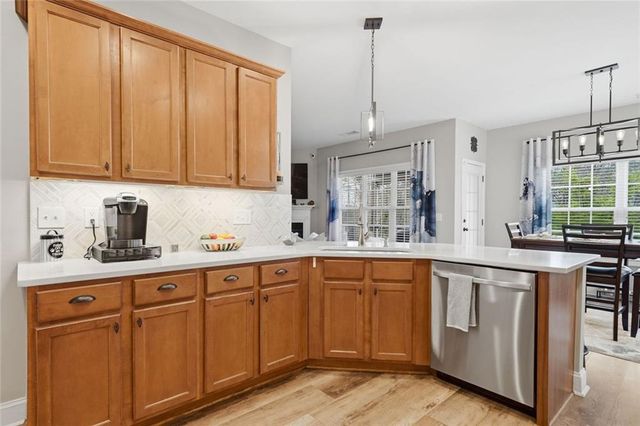 423 Crestmont Lane, Canton, GA 30114