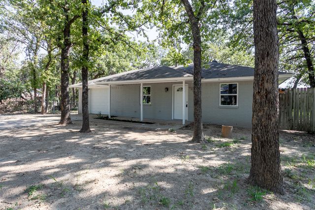 840 Red Oak Court, Azle, TX 76020