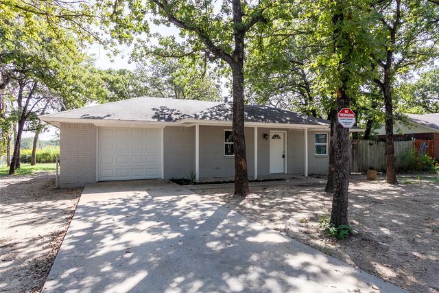 840 Red Oak Court, Azle, TX 76020