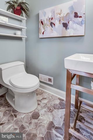 17 ALEXANDER ST, Alexandria, VA 22314