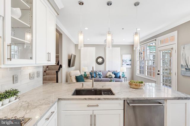 17 ALEXANDER ST, Alexandria, VA 22314