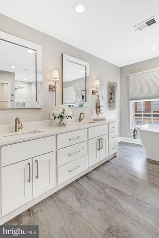 17 ALEXANDER ST, Alexandria, VA 22314