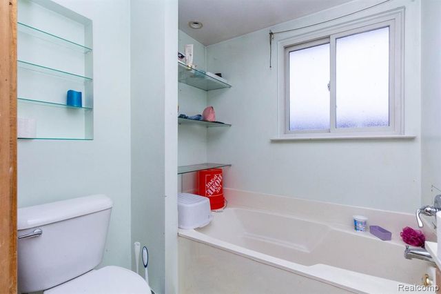 30400 Lisch Street, Gibraltar, MI 48173