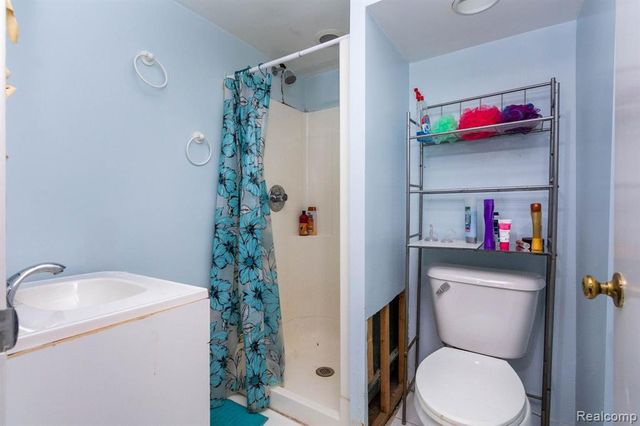 30400 Lisch Street, Gibraltar, MI 48173