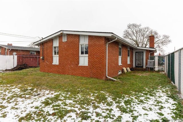 30400 Lisch Street, Gibraltar, MI 48173