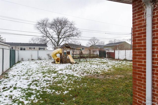 30400 Lisch Street, Gibraltar, MI 48173