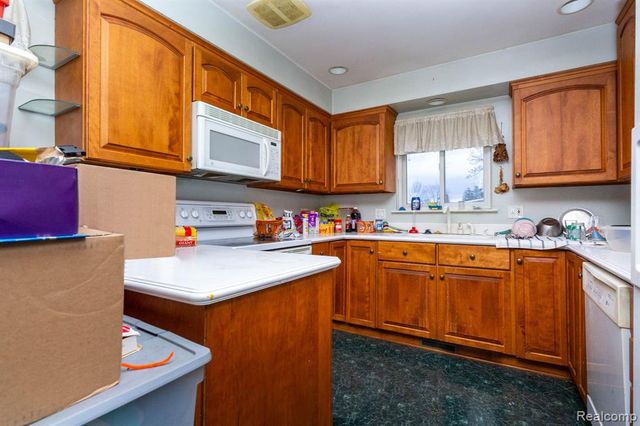 30400 Lisch Street, Gibraltar, MI 48173