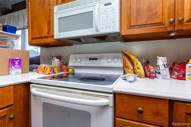 30400 Lisch Street, Gibraltar, MI 48173