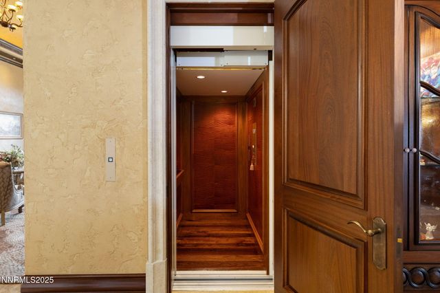 2490 Manzanita Lane, Reno, NV 89509