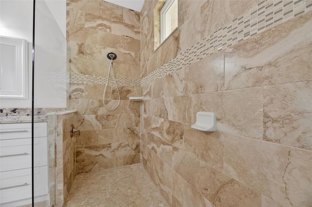 1008 W RIVER DRIVE, Temple Terrace, FL 33617