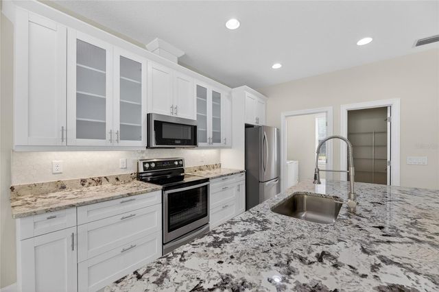 1008 W RIVER DRIVE, Temple Terrace, FL 33617