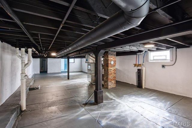 4471 Dewey Avenue, St Louis, MO 63116