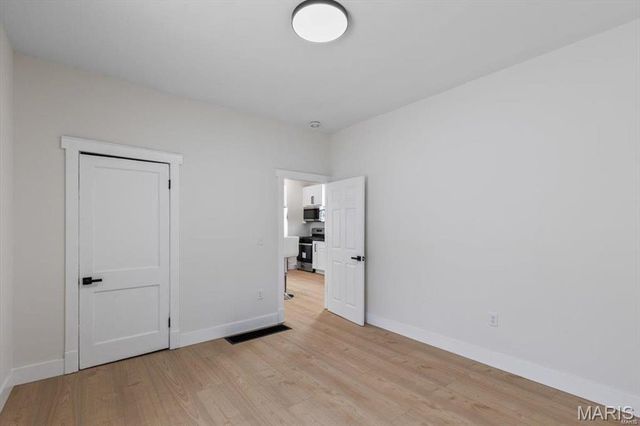 4471 Dewey Avenue, St Louis, MO 63116