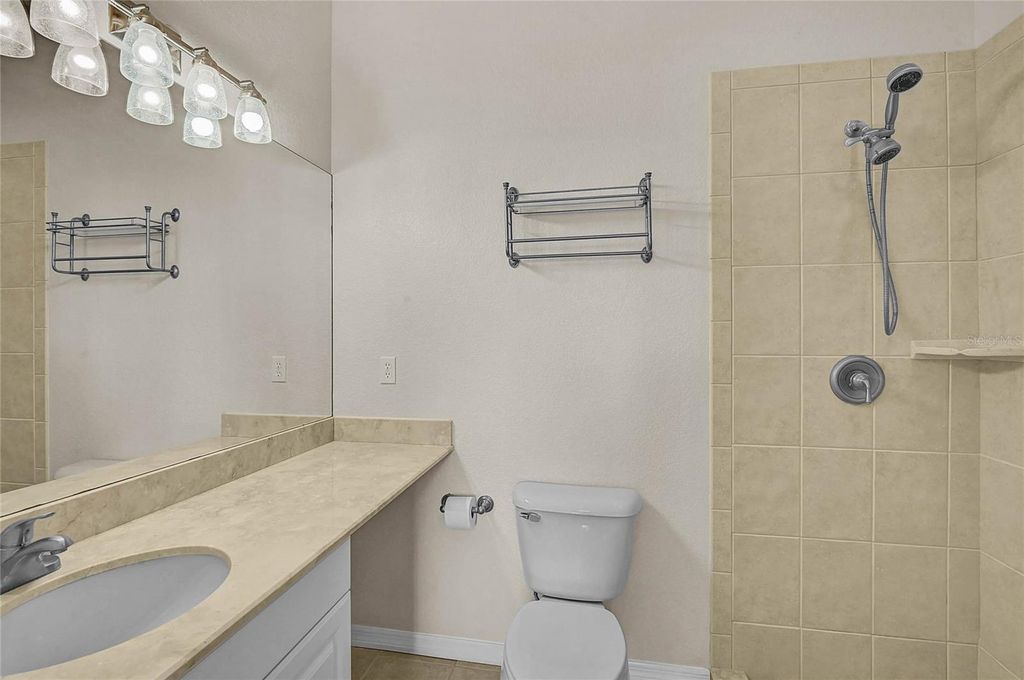 Image 12 of property listing at 14518 17TH AVENUE E, Bradenton, FL 34212