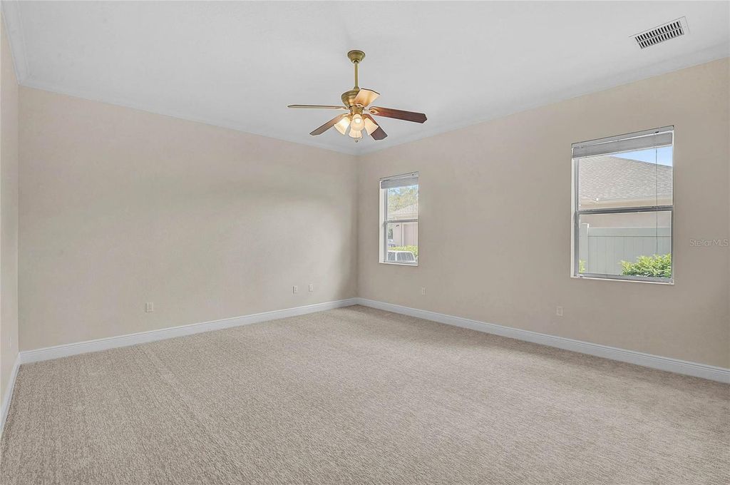 Image 4 of property listing at 14518 17TH AVENUE E, Bradenton, FL 34212