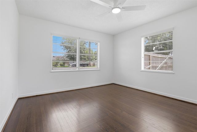 10033 Whiteside Lane, Houston, TX 77080