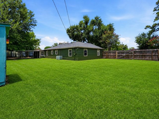 10033 Whiteside Lane, Houston, TX 77080